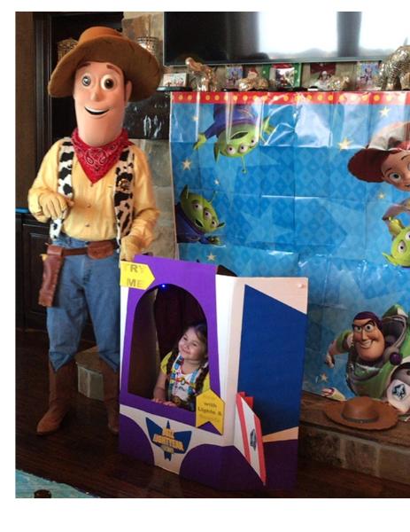 When it's time to hire a mascot for your Houston birthday party, call kids party experts because our costume characters look great, we play great theme games, & come with great photo props. Birthday parties are better with Houston kids party experts.